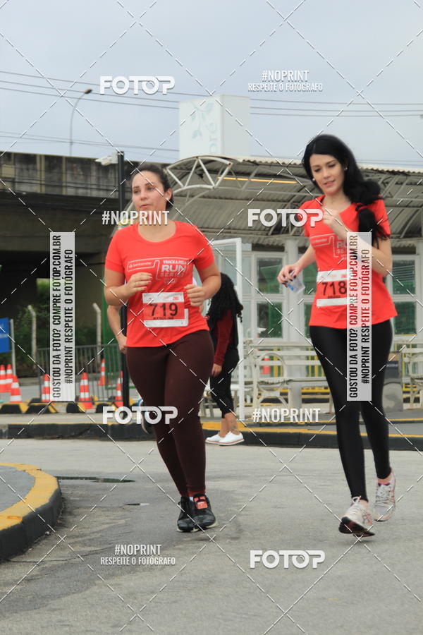 Buy your photos of the eventSantander Track & Field Run Series - Shopping Tambor on Fotop