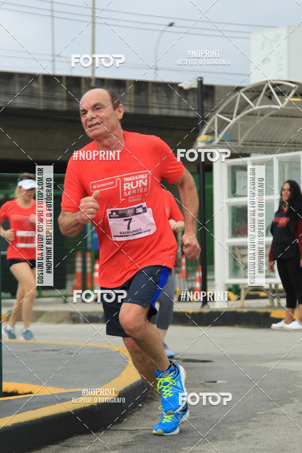 Buy your photos of the eventSantander Track & Field Run Series - Shopping Tambor on Fotop