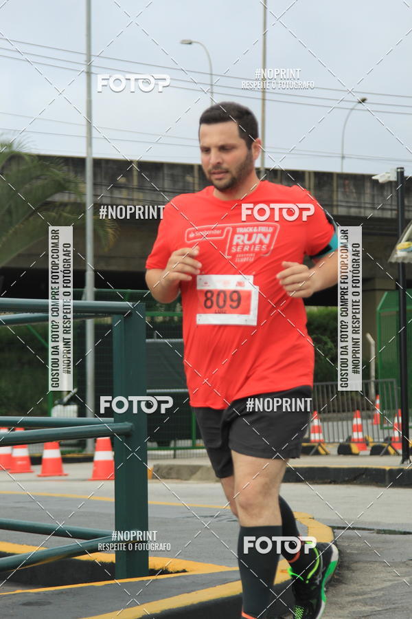 Buy your photos of the eventSantander Track & Field Run Series - Shopping Tambor on Fotop