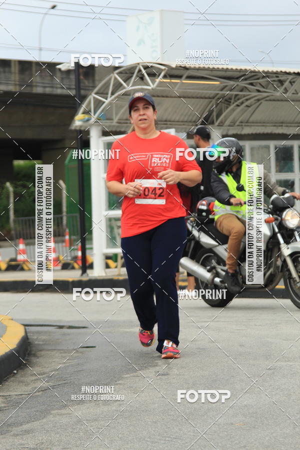 Buy your photos of the eventSantander Track & Field Run Series - Shopping Tambor on Fotop