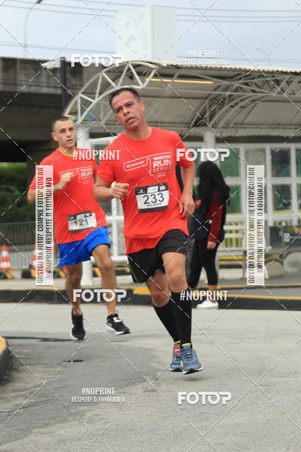 Buy your photos of the eventSantander Track & Field Run Series - Shopping Tambor on Fotop
