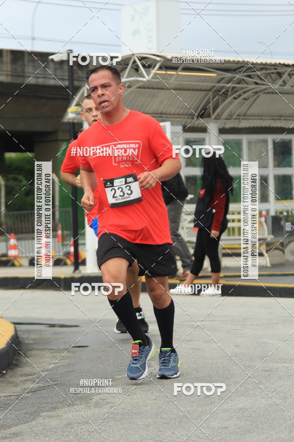 Buy your photos of the eventSantander Track & Field Run Series - Shopping Tambor on Fotop