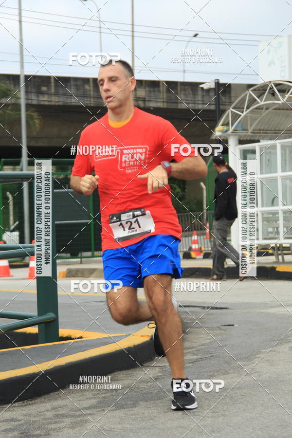 Buy your photos of the eventSantander Track & Field Run Series - Shopping Tambor on Fotop