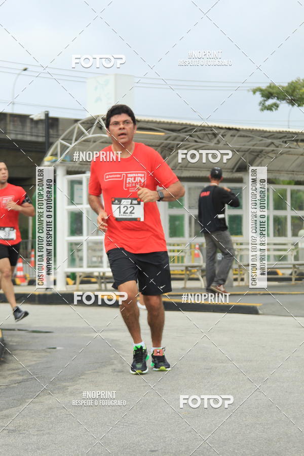 Buy your photos of the eventSantander Track & Field Run Series - Shopping Tambor on Fotop
