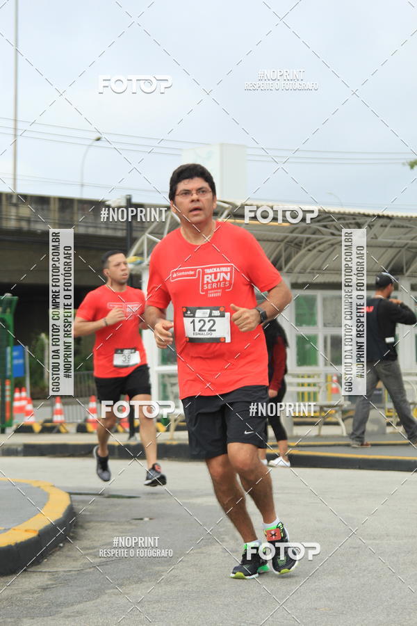 Buy your photos of the eventSantander Track & Field Run Series - Shopping Tambor on Fotop