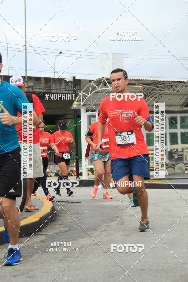 Buy your photos of the eventSantander Track & Field Run Series - Shopping Tambor on Fotop