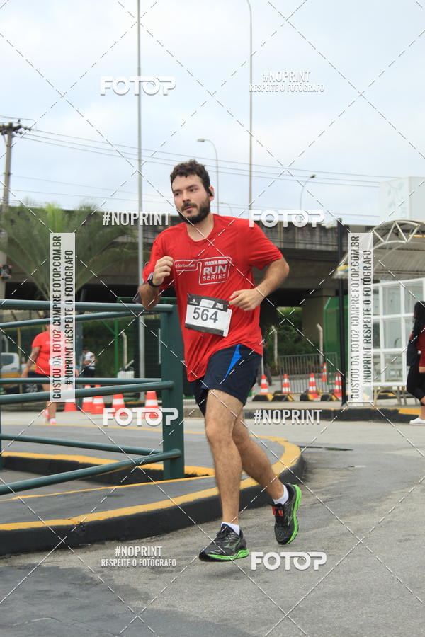 Buy your photos of the eventSantander Track & Field Run Series - Shopping Tambor on Fotop