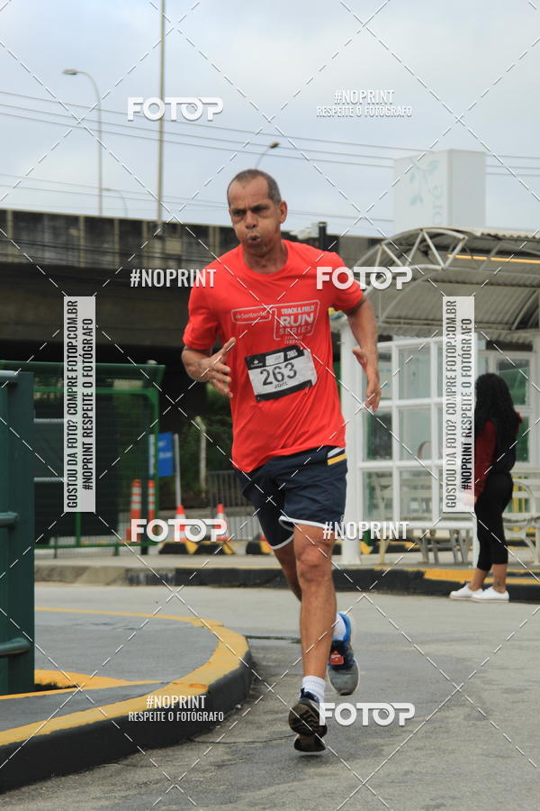 Buy your photos of the eventSantander Track & Field Run Series - Shopping Tambor on Fotop