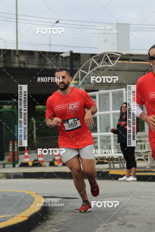 Buy your photos of the eventSantander Track & Field Run Series - Shopping Tambor on Fotop