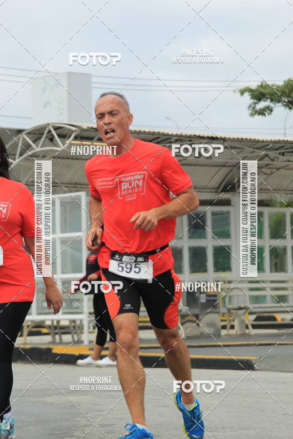 Buy your photos of the eventSantander Track & Field Run Series - Shopping Tambor on Fotop