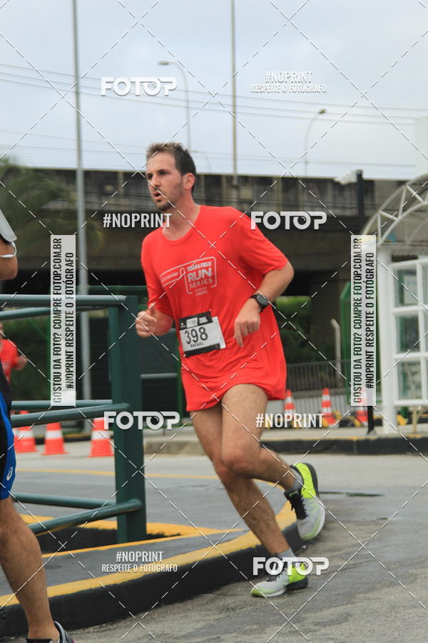 Buy your photos of the eventSantander Track & Field Run Series - Shopping Tambor on Fotop
