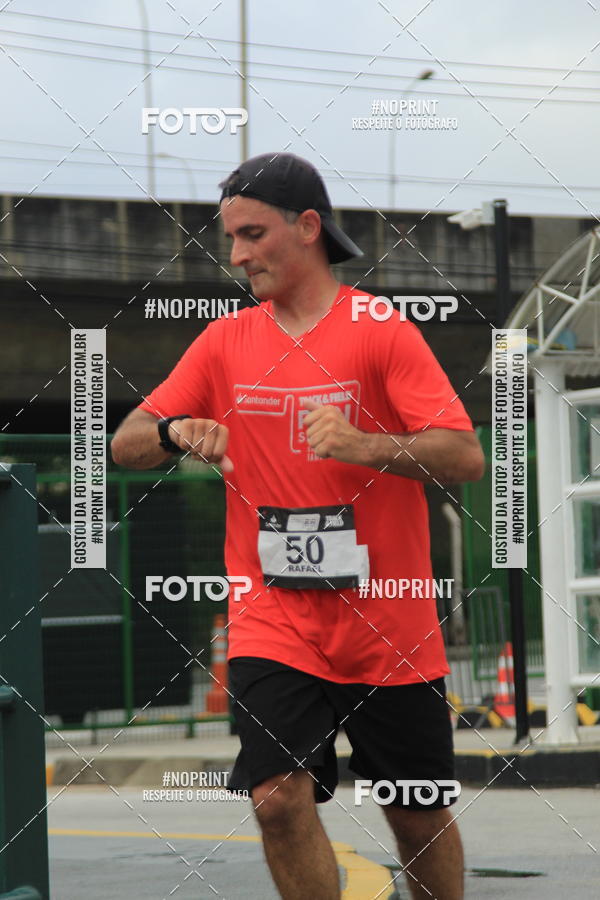 Buy your photos of the eventSantander Track & Field Run Series - Shopping Tambor on Fotop