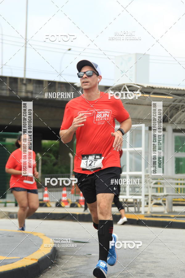 Buy your photos of the eventSantander Track & Field Run Series - Shopping Tambor on Fotop