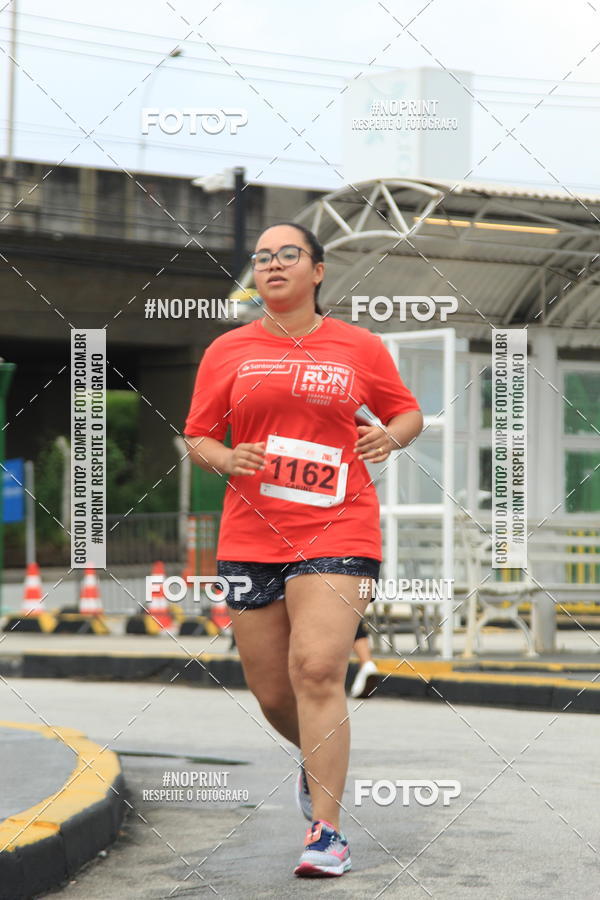 Buy your photos of the eventSantander Track & Field Run Series - Shopping Tambor on Fotop