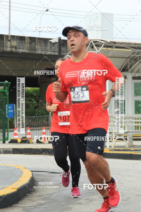 Buy your photos of the eventSantander Track & Field Run Series - Shopping Tambor on Fotop