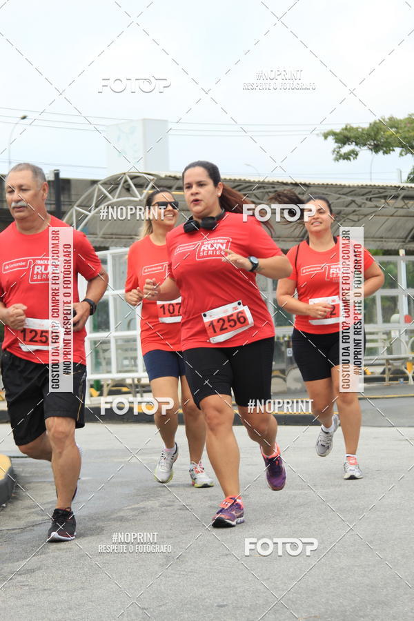Buy your photos of the eventSantander Track & Field Run Series - Shopping Tambor on Fotop