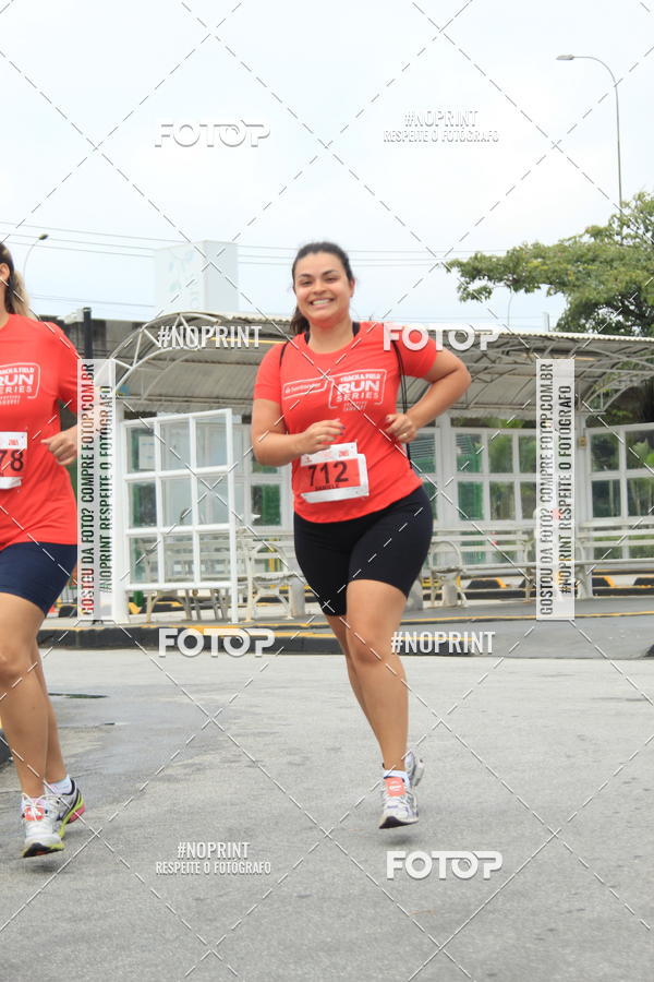 Buy your photos of the eventSantander Track & Field Run Series - Shopping Tambor on Fotop