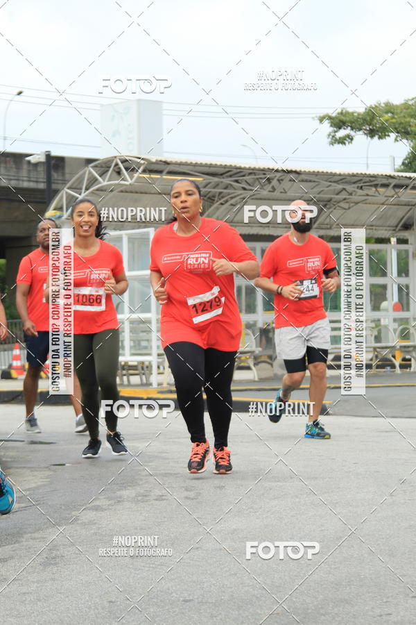 Buy your photos of the eventSantander Track & Field Run Series - Shopping Tambor on Fotop