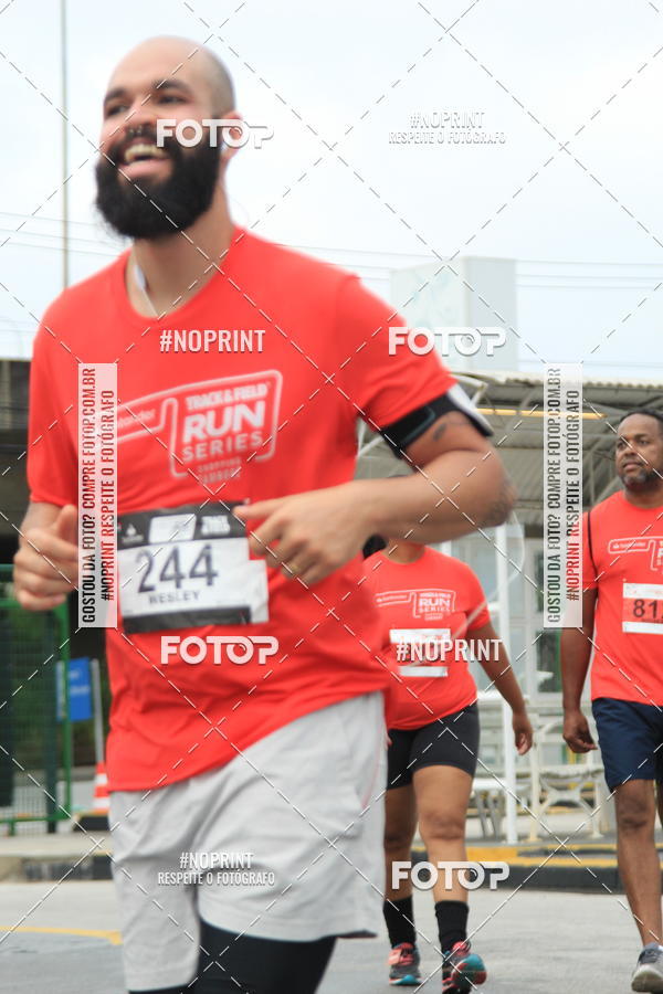 Buy your photos of the eventSantander Track & Field Run Series - Shopping Tambor on Fotop