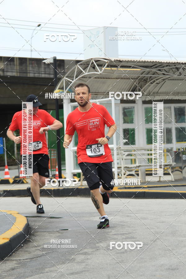 Buy your photos of the eventSantander Track & Field Run Series - Shopping Tambor on Fotop