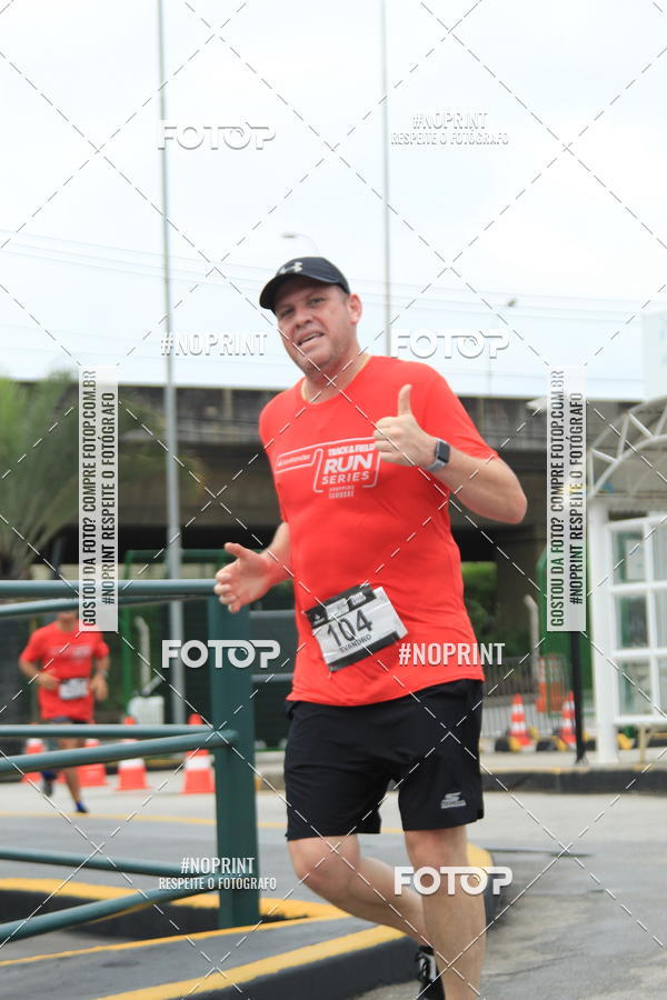 Buy your photos of the eventSantander Track & Field Run Series - Shopping Tambor on Fotop