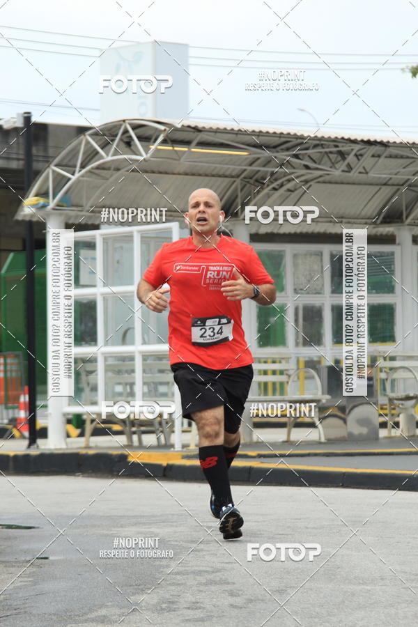 Buy your photos of the eventSantander Track & Field Run Series - Shopping Tambor on Fotop