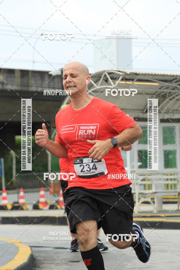 Buy your photos of the eventSantander Track & Field Run Series - Shopping Tambor on Fotop