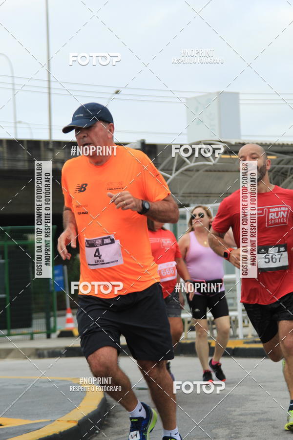 Buy your photos of the eventSantander Track & Field Run Series - Shopping Tambor on Fotop