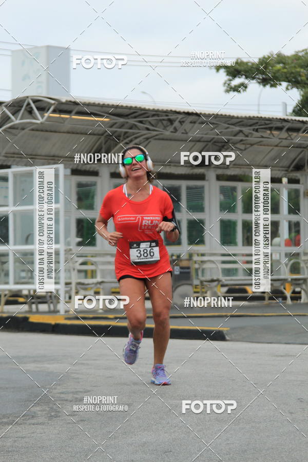 Buy your photos of the eventSantander Track & Field Run Series - Shopping Tambor on Fotop
