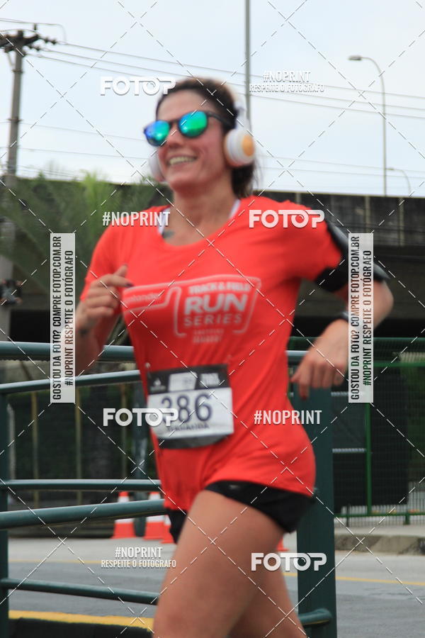 Buy your photos of the eventSantander Track & Field Run Series - Shopping Tambor on Fotop