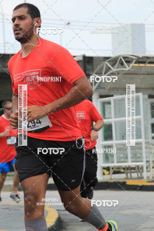 Buy your photos of the eventSantander Track & Field Run Series - Shopping Tambor on Fotop