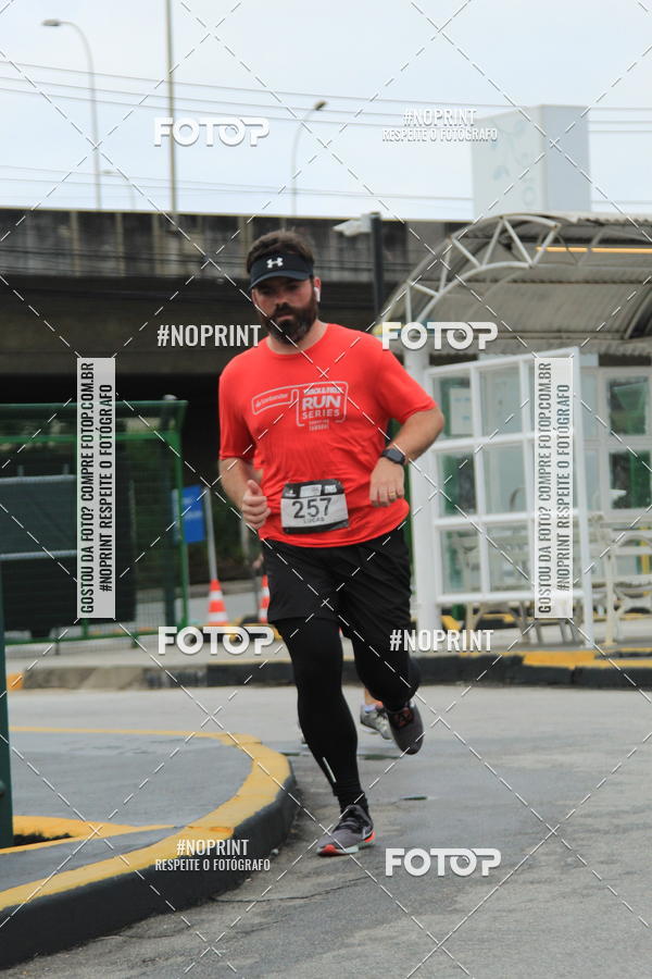 Buy your photos of the eventSantander Track & Field Run Series - Shopping Tambor on Fotop