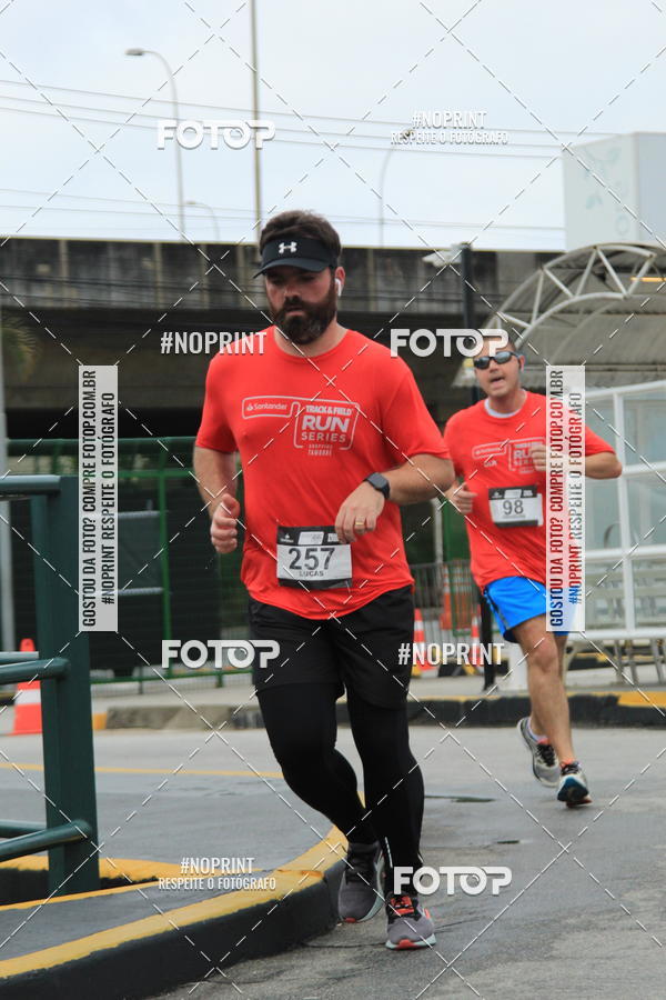 Buy your photos of the eventSantander Track & Field Run Series - Shopping Tambor on Fotop