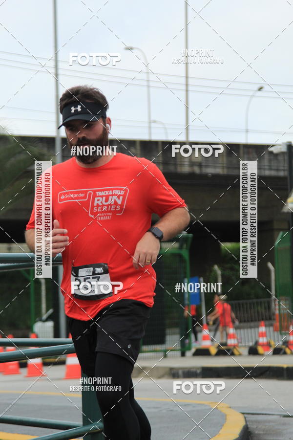 Buy your photos of the eventSantander Track & Field Run Series - Shopping Tambor on Fotop
