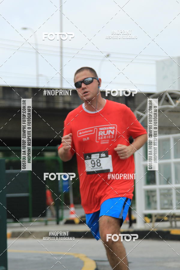 Buy your photos of the eventSantander Track & Field Run Series - Shopping Tambor on Fotop