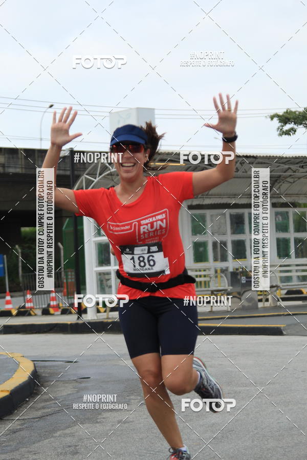 Buy your photos of the eventSantander Track & Field Run Series - Shopping Tambor on Fotop