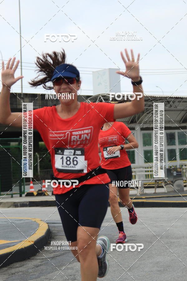 Buy your photos of the eventSantander Track & Field Run Series - Shopping Tambor on Fotop