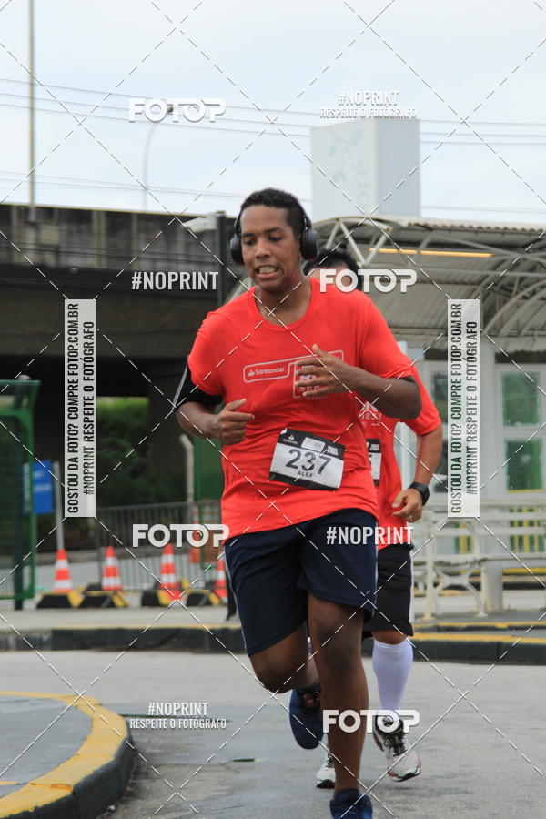 Buy your photos of the eventSantander Track & Field Run Series - Shopping Tambor on Fotop