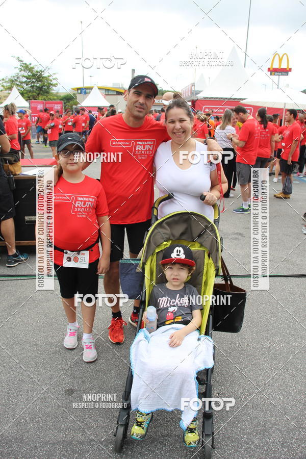 Buy your photos of the eventSantander Track & Field Run Series - Shopping Tambor on Fotop