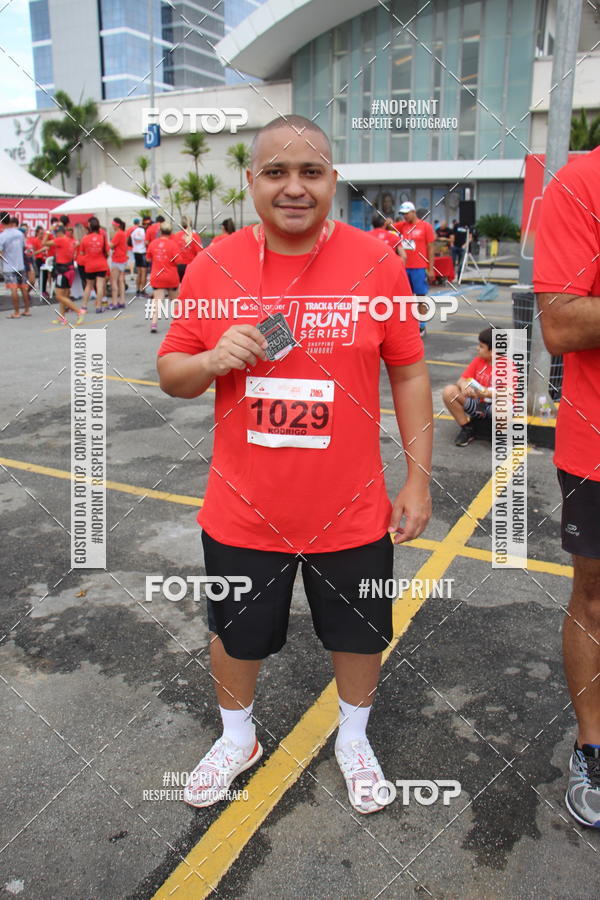 Buy your photos of the eventSantander Track & Field Run Series - Shopping Tambor on Fotop