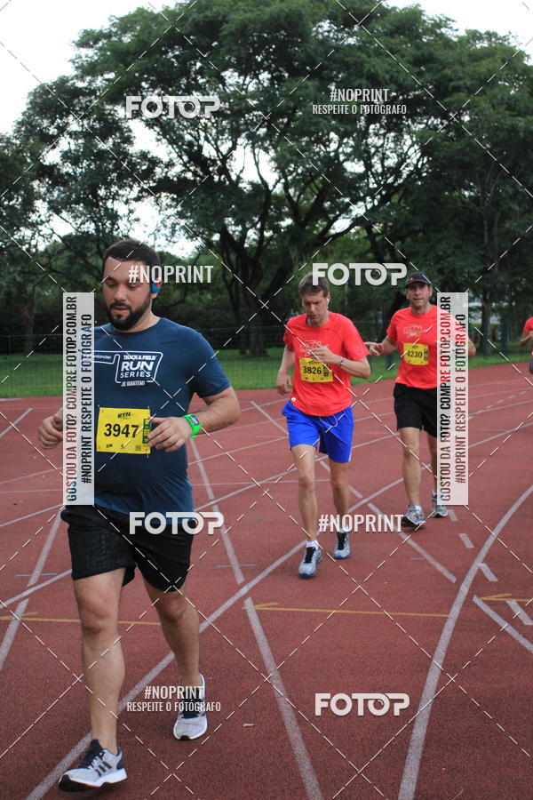 Buy your photos of the eventSantander Track & Field Run Series - Shopping Tambor on Fotop