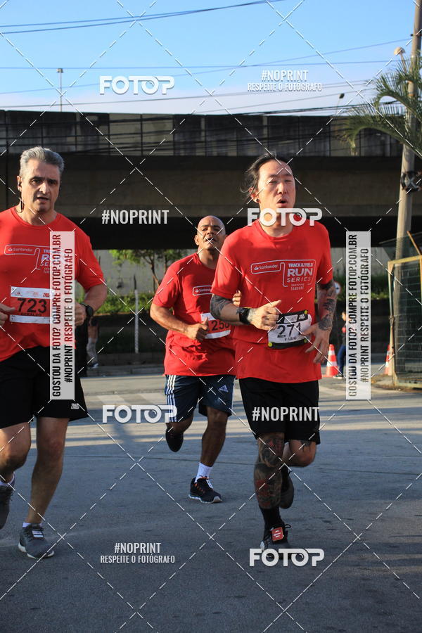 Buy your photos of the eventSantander Track & Field Run Series - Shopping Tambor on Fotop
