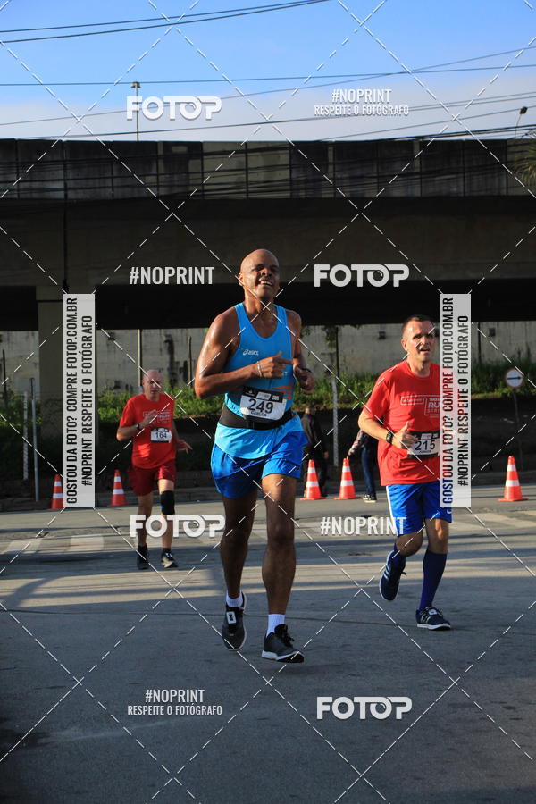 Buy your photos of the eventSantander Track & Field Run Series - Shopping Tambor on Fotop