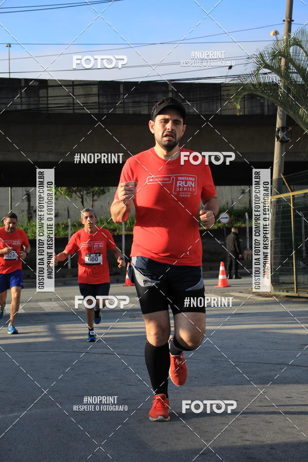 Buy your photos of the eventSantander Track & Field Run Series - Shopping Tambor on Fotop