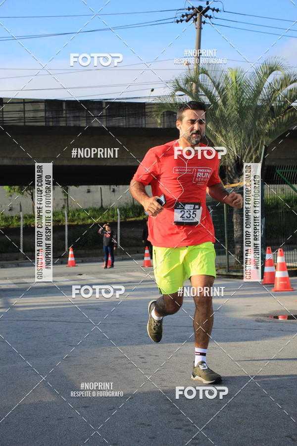 Buy your photos of the eventSantander Track & Field Run Series - Shopping Tambor on Fotop