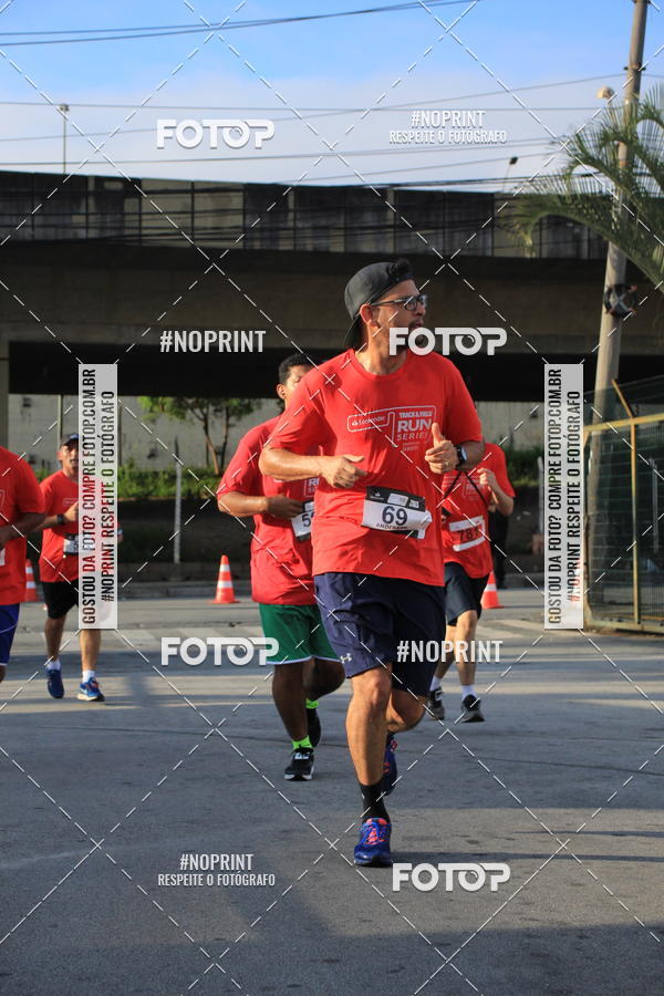 Buy your photos of the eventSantander Track & Field Run Series - Shopping Tambor on Fotop