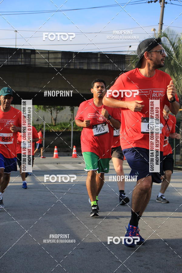 Buy your photos of the eventSantander Track & Field Run Series - Shopping Tambor on Fotop