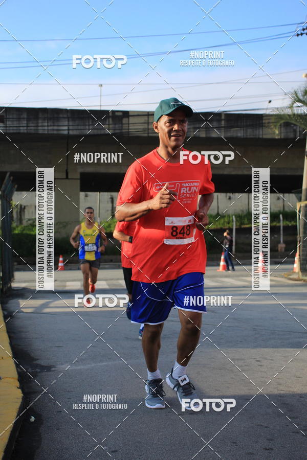 Buy your photos of the eventSantander Track & Field Run Series - Shopping Tambor on Fotop