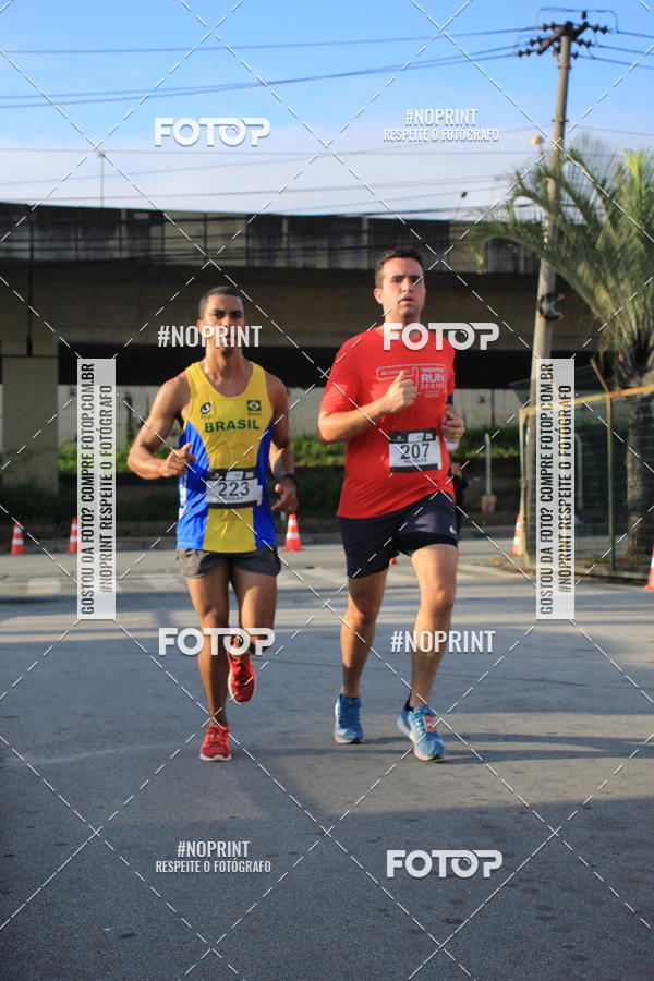 Buy your photos of the eventSantander Track & Field Run Series - Shopping Tambor on Fotop