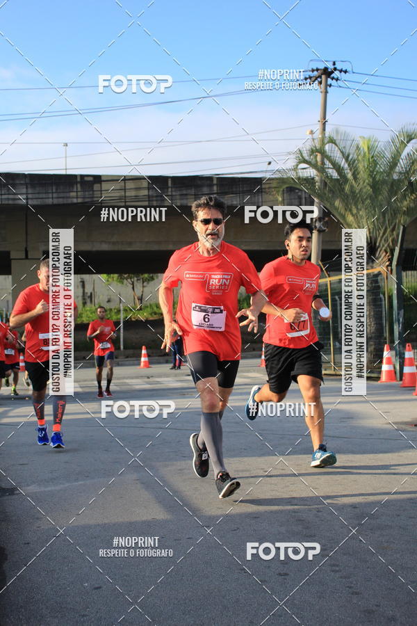 Buy your photos of the eventSantander Track & Field Run Series - Shopping Tambor on Fotop